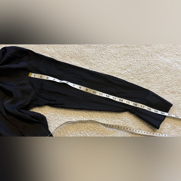 Old Navy Women’s Black Long Sleeve Button Down Collared Blouse size Large - Picture 7 of 10